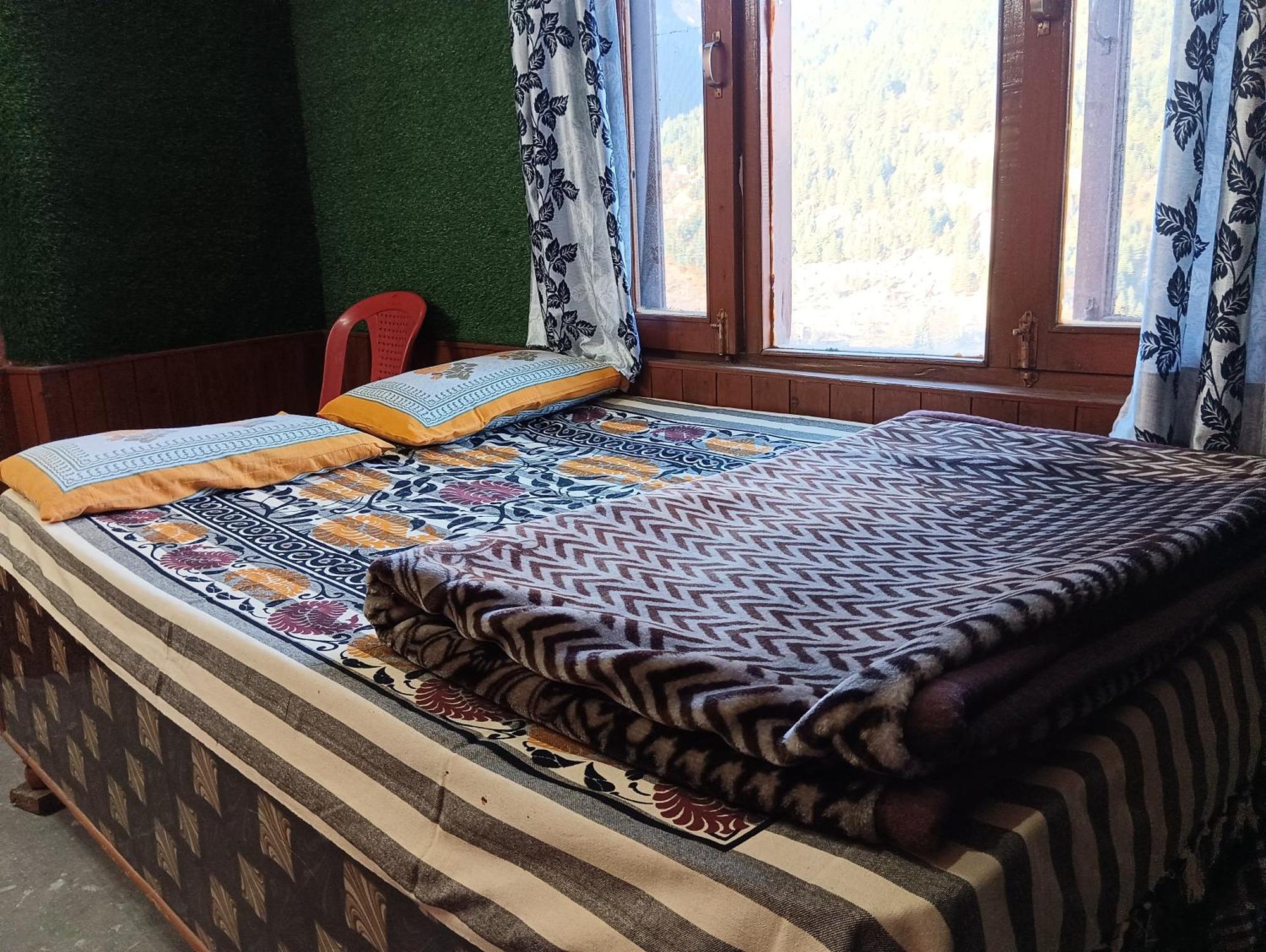 Roop Mountain Homestay Manāli Екстериор снимка