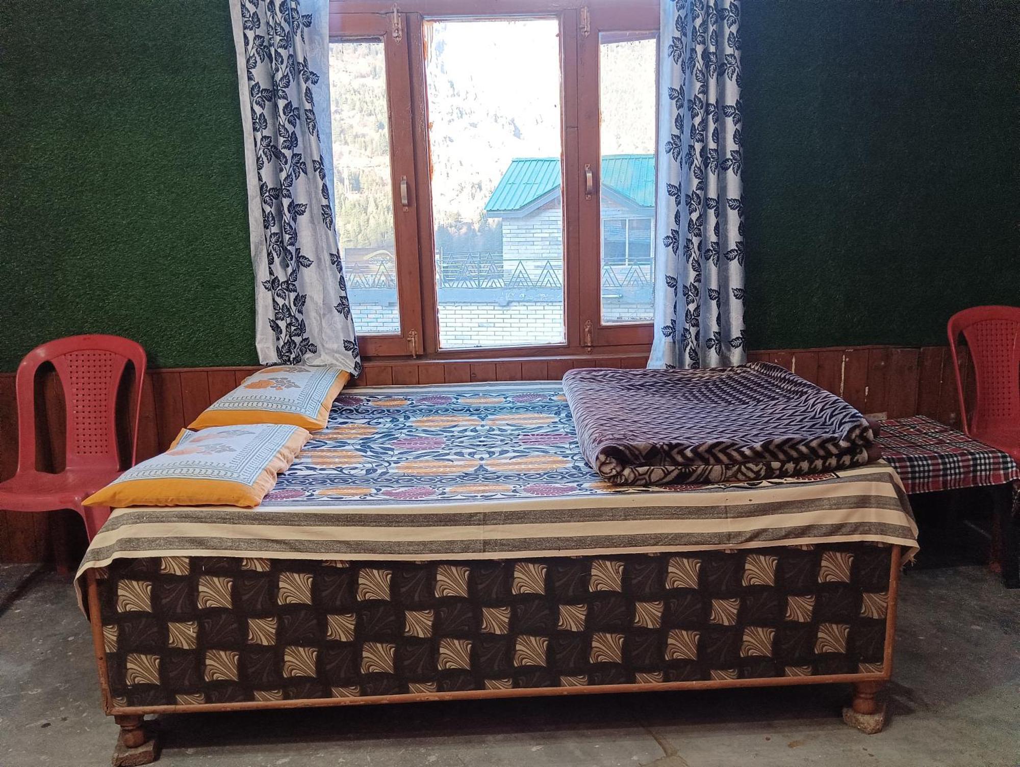 Roop Mountain Homestay Manāli Екстериор снимка