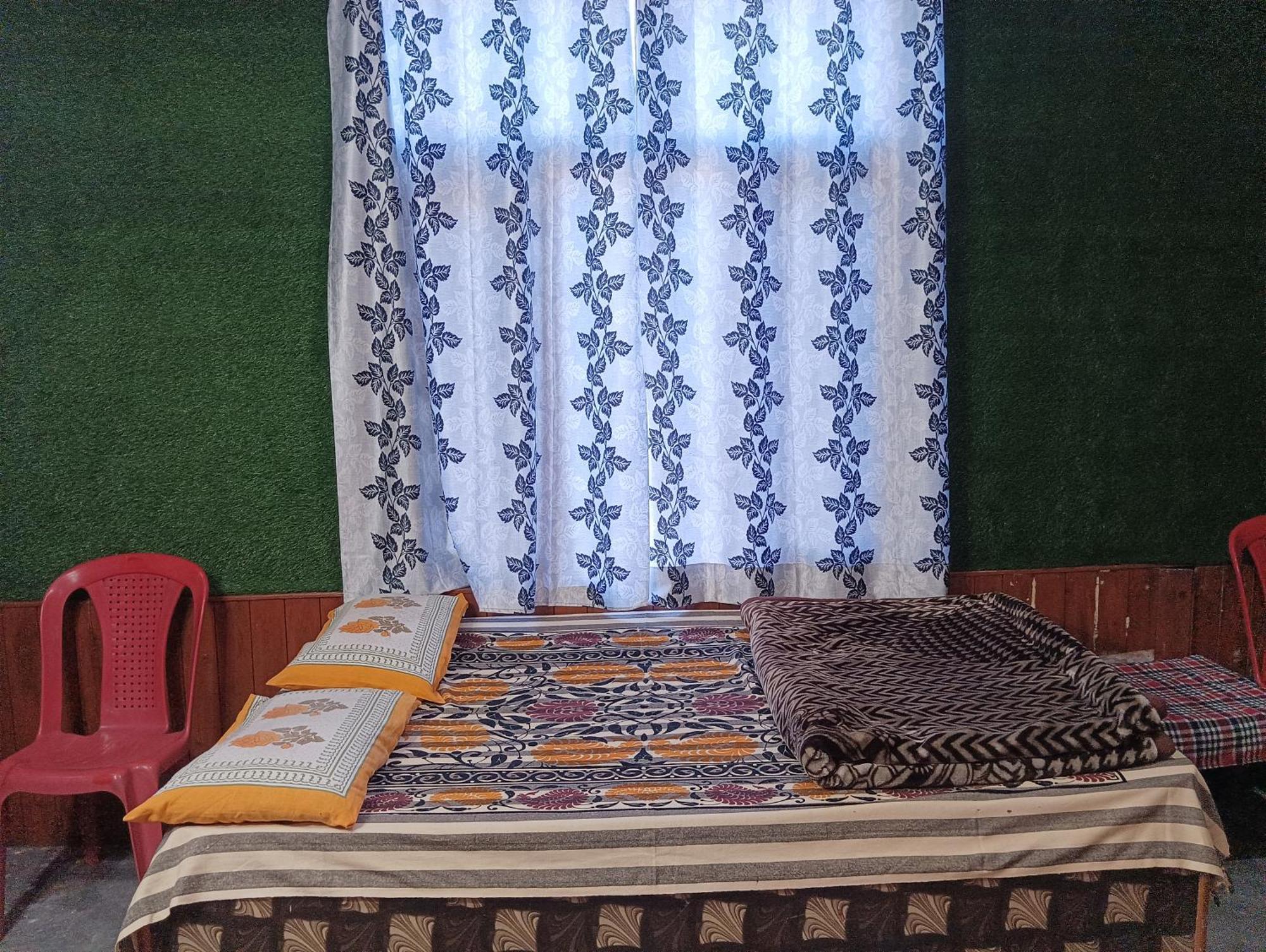 Roop Mountain Homestay Manāli Екстериор снимка